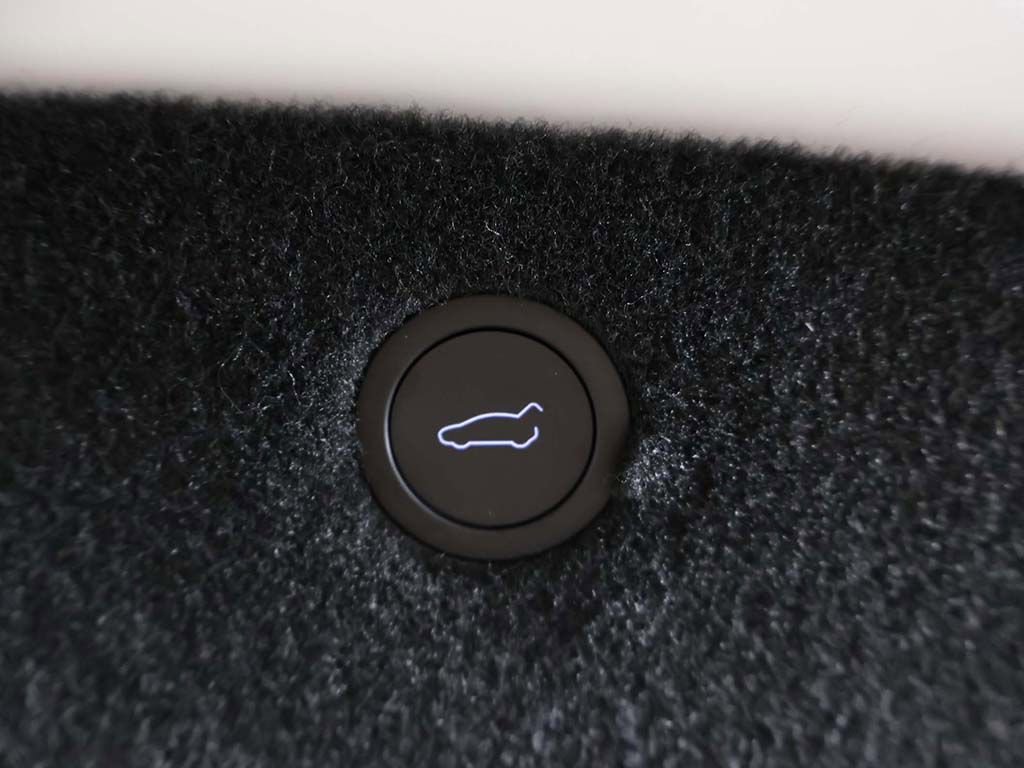 Used 2022 Tesla Model X Plaid image 22