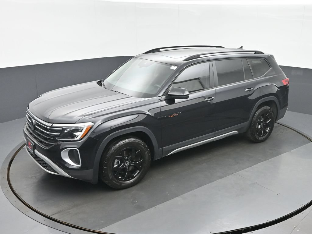 Used 2025 Volkswagen Atlas Peak Edition SE AWD/4WD image 35