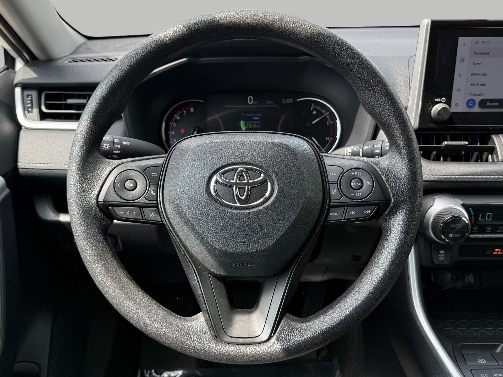 Used 2025 Toyota RAV4 XLE AWD/4WD image 28