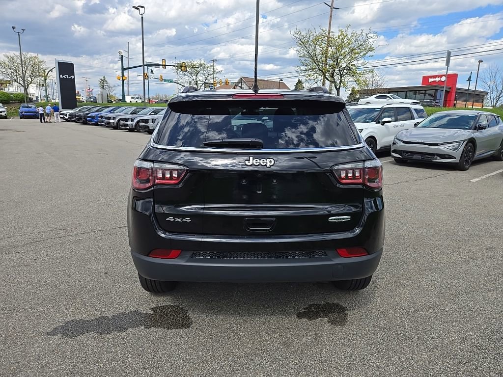 Used 2019 Jeep Compass Latitude w/ Popular Equipment Group AWD/4WD image 4