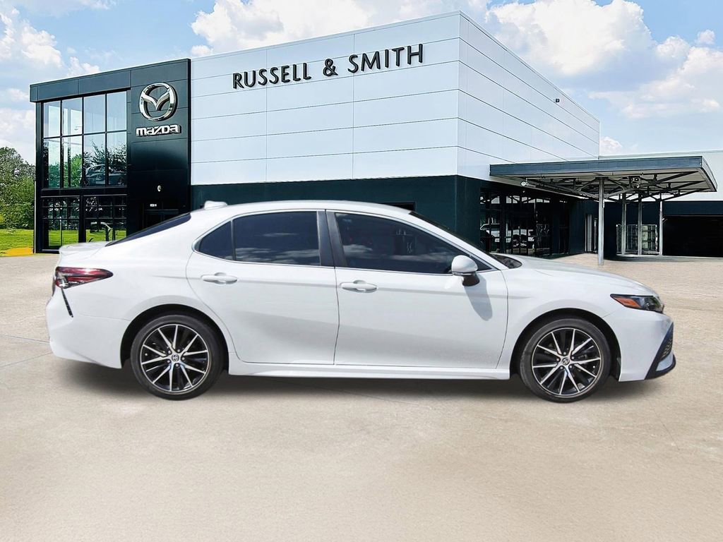 Used 2023 Toyota Camry SE w/ Convenience Package FWD image 3