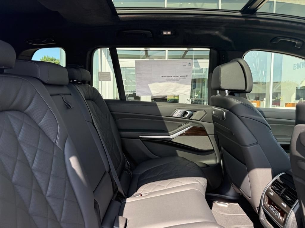 New 2027 BMW X7 xDrive40i w/ M Sport Package AWD/4WD image 5