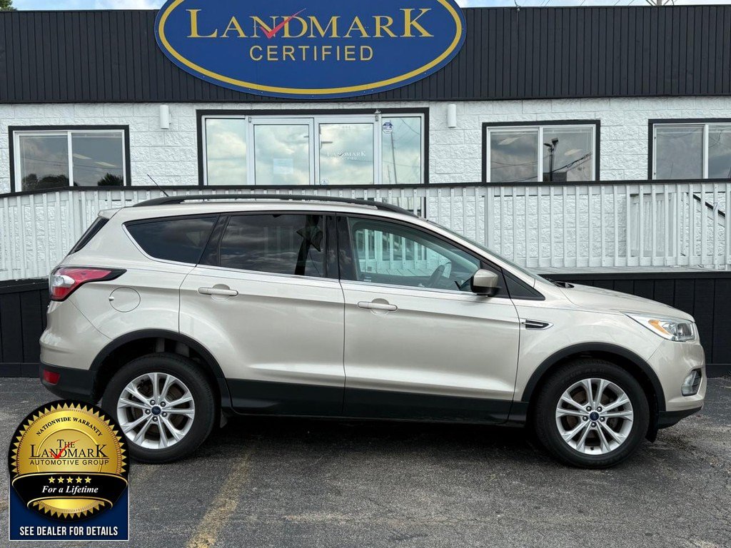 Used 2017 Ford Escape SE w/ Equipment Group 201A FWD image 4