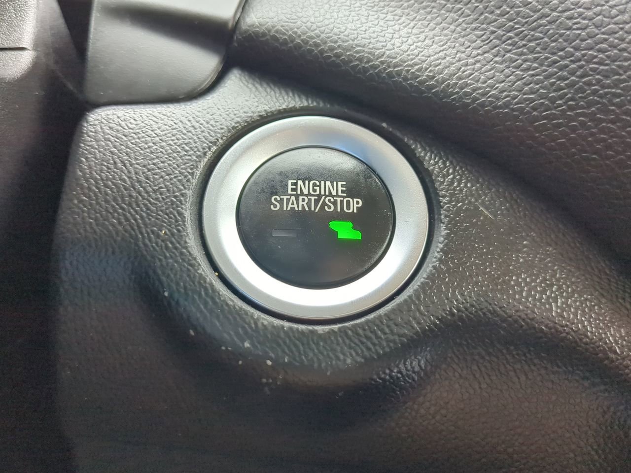 Used 2018 Chevrolet Equinox LT w/ LPO, Cargo Package FWD image 24