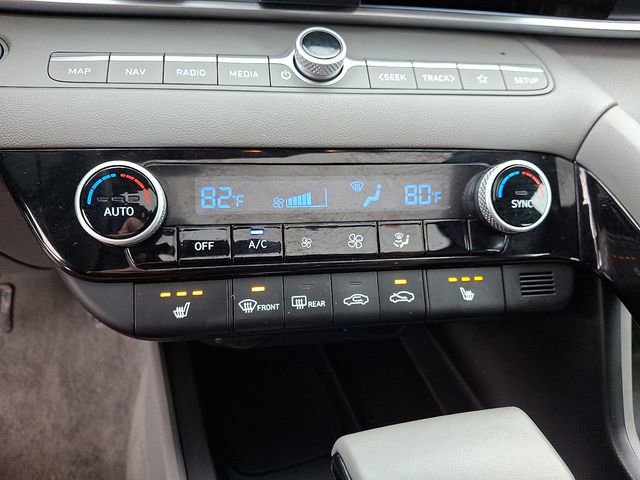 Used 2025 Hyundai Elantra SEL image 16