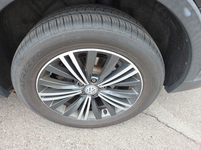 Used 2018 Volkswagen Tiguan SEL AWD/4WD image 24