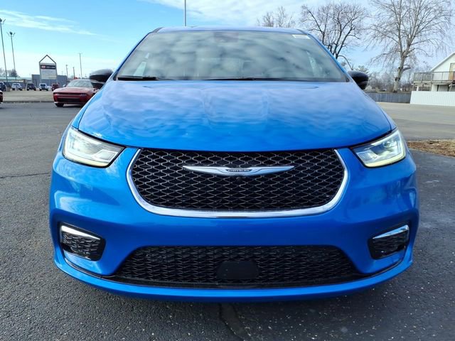 New 2026 Chrysler Pacifica Select image 2