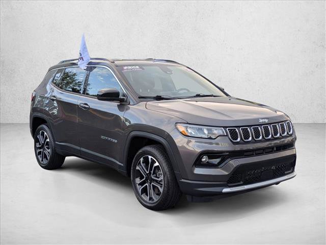 Used 2023 Jeep Compass Limited image 3