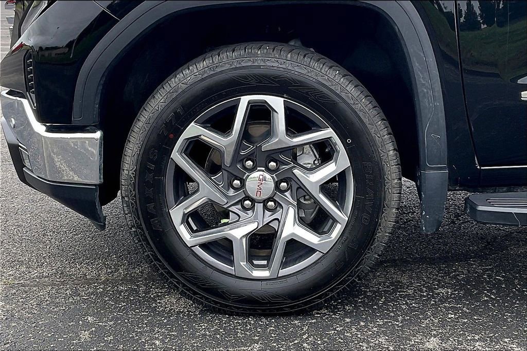 Used 2022 GMC Sierra 1500 SLT w/ SLT Premium Plus Package AWD/4WD image 18