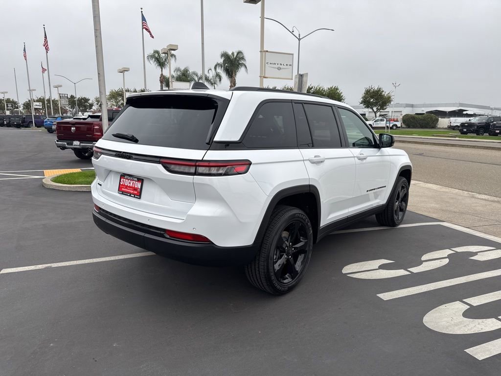 New 2025 Jeep Grand Cherokee Altitude AWD/4WD image 5