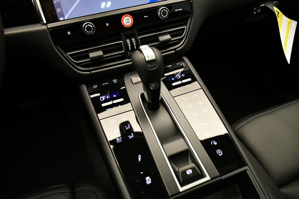 Certified 2026 Porsche Macan Turbo AWD/4WD image 33