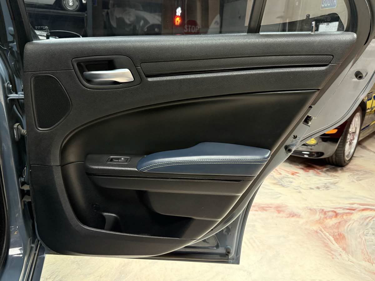 Used 2014 Chrysler 300 S w/ Luxury Group RWD image 28