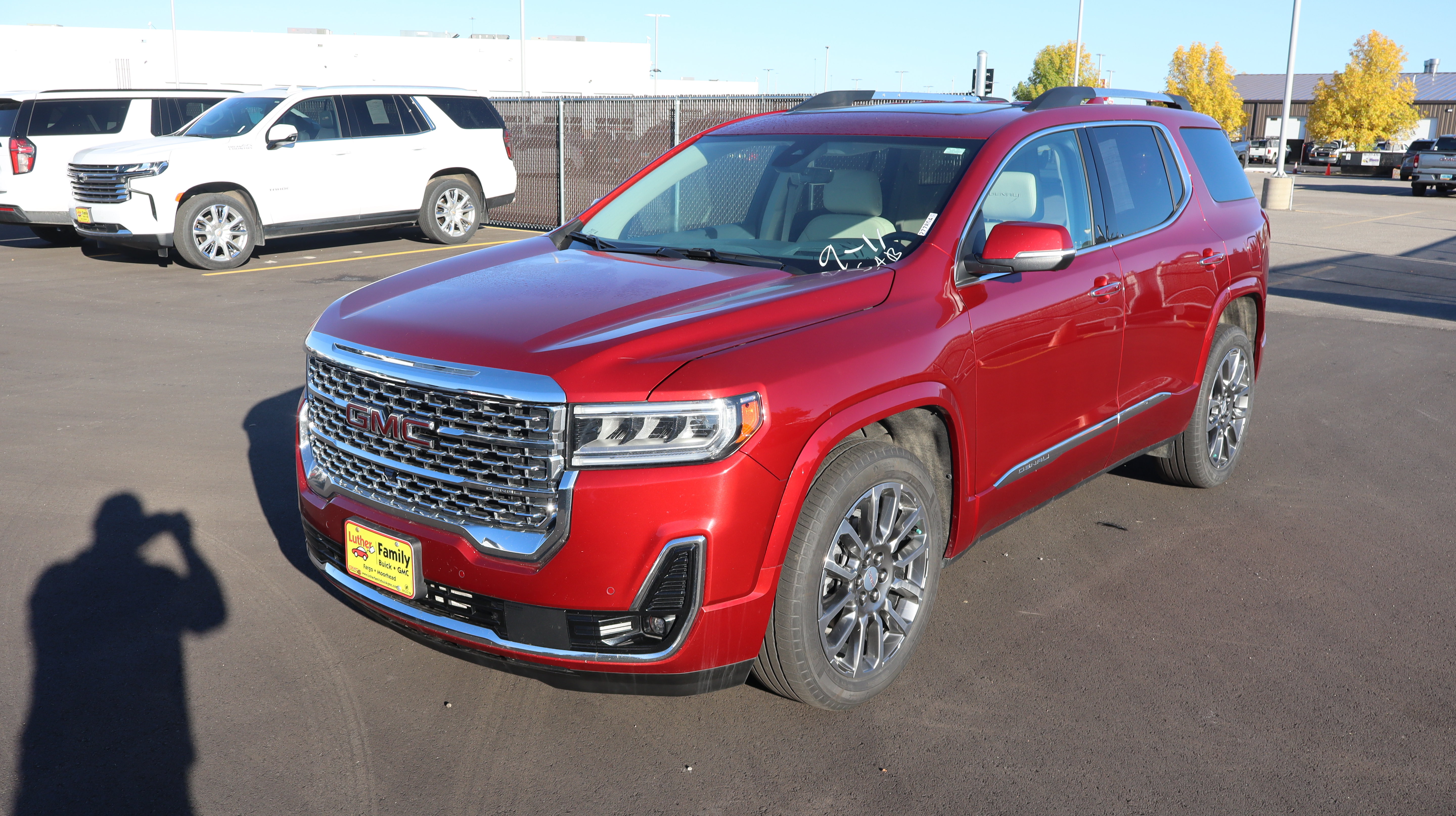 Used 2023 GMC Acadia Denali w/ Denali Ultimate Package AWD/4WD image 3
