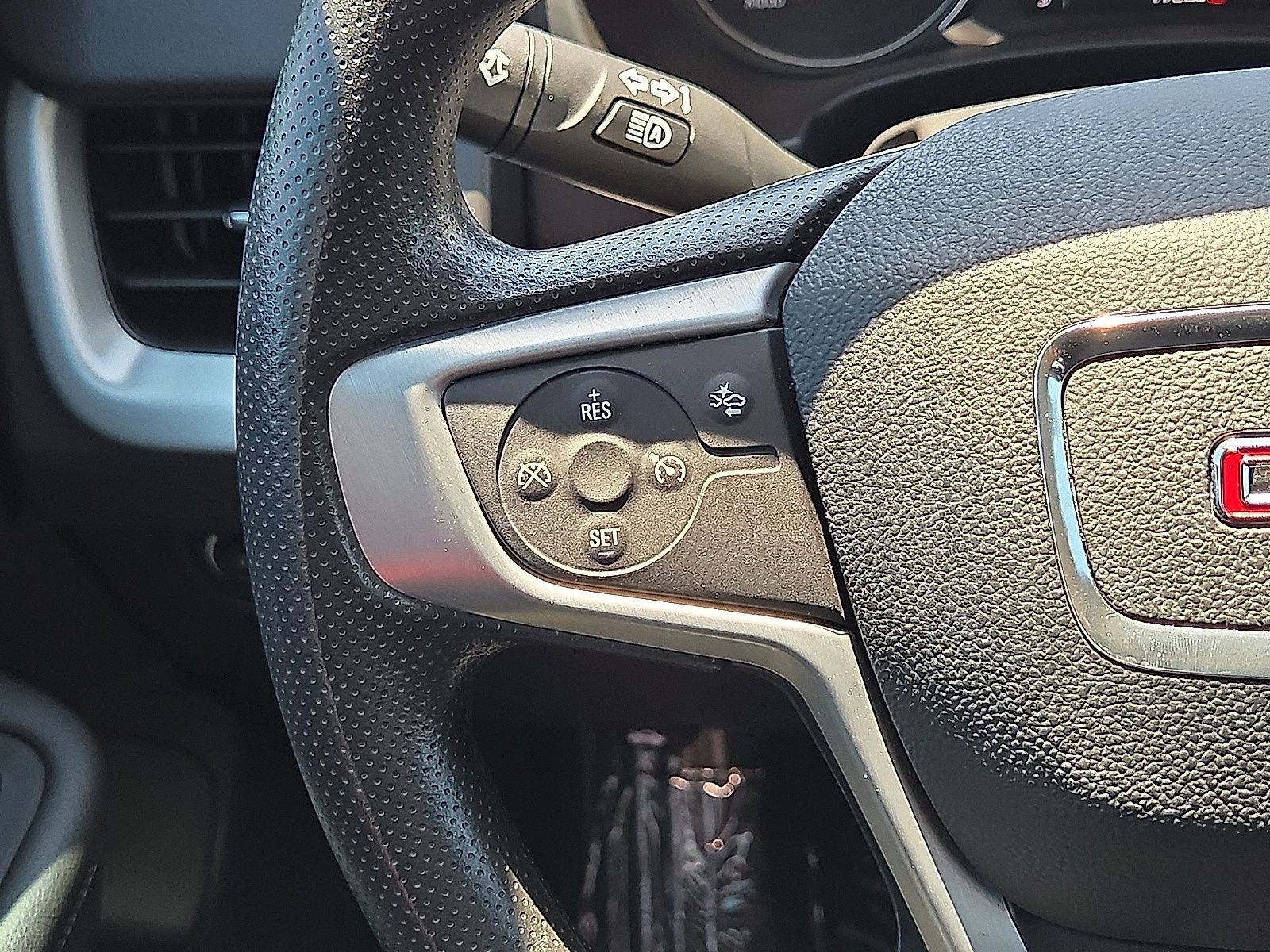 Used 2023 GMC Terrain SLE w/ Driver Convenience Package FWD image 18