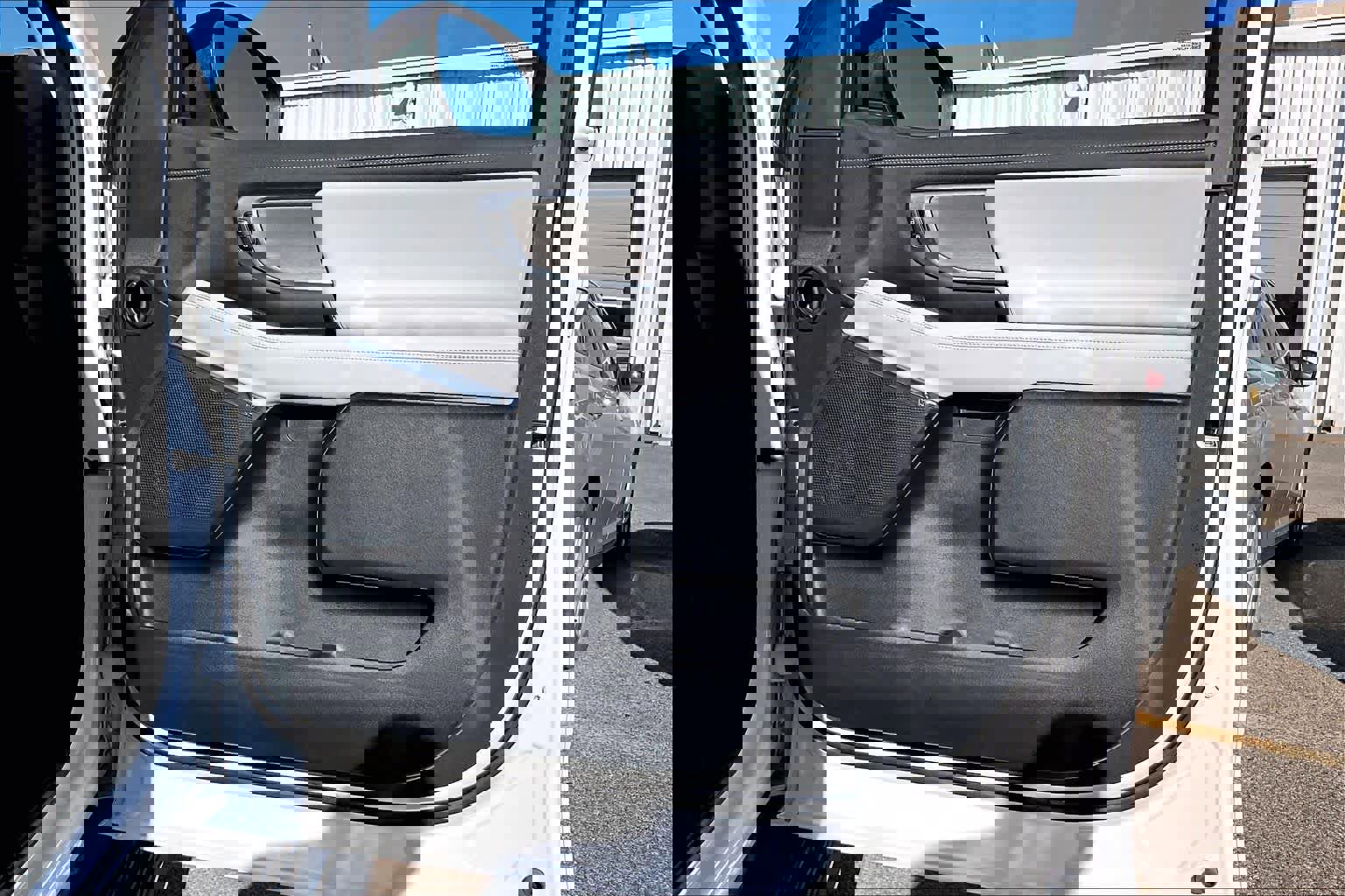 Used 2025 Ford Expedition Platinum image 28