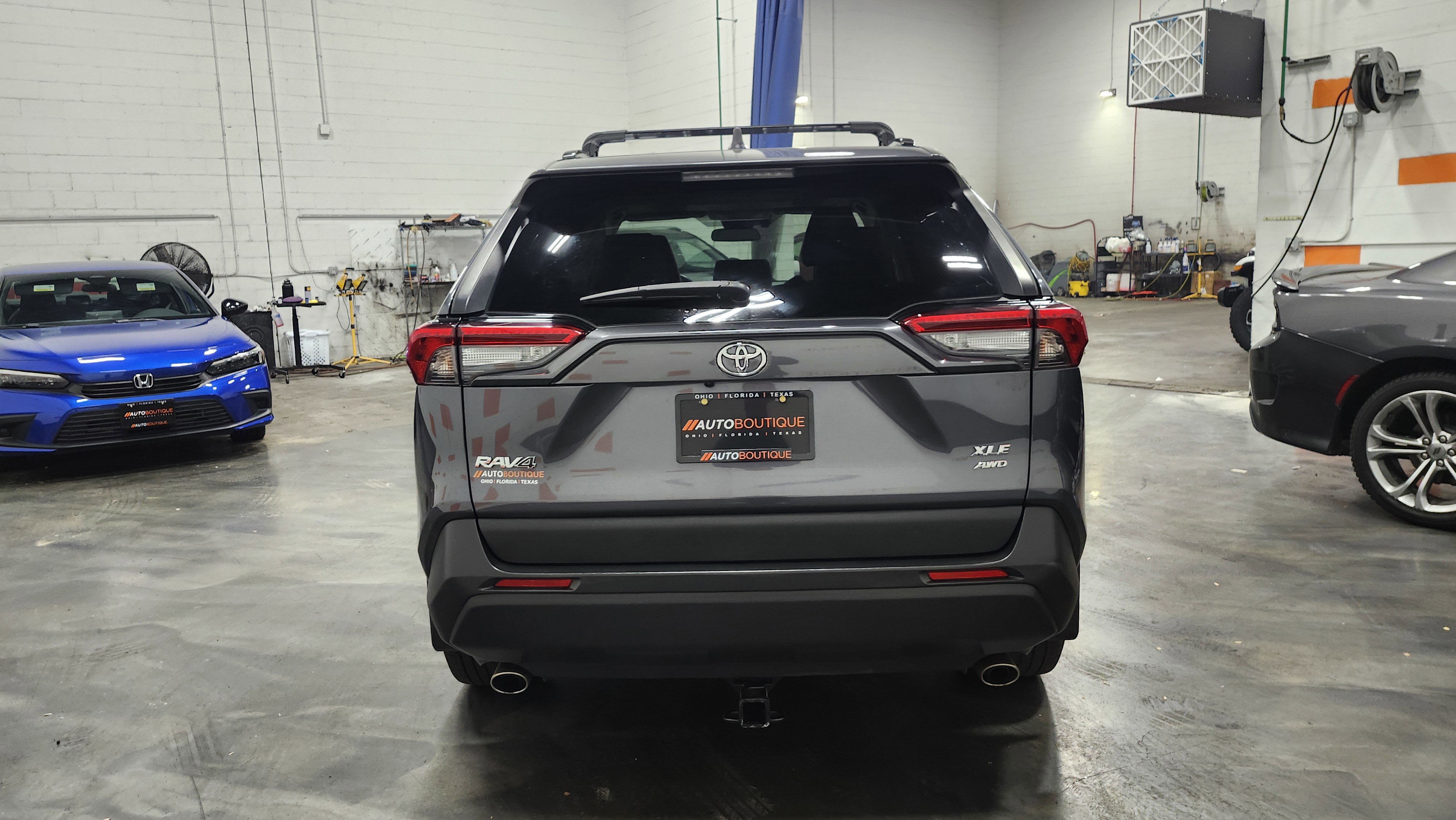 Used 2020 Toyota RAV4 XLE Premium image 10