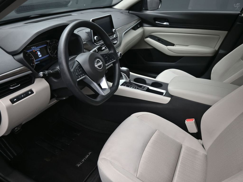 Used 2025 Nissan Altima 2.5 SV image 18