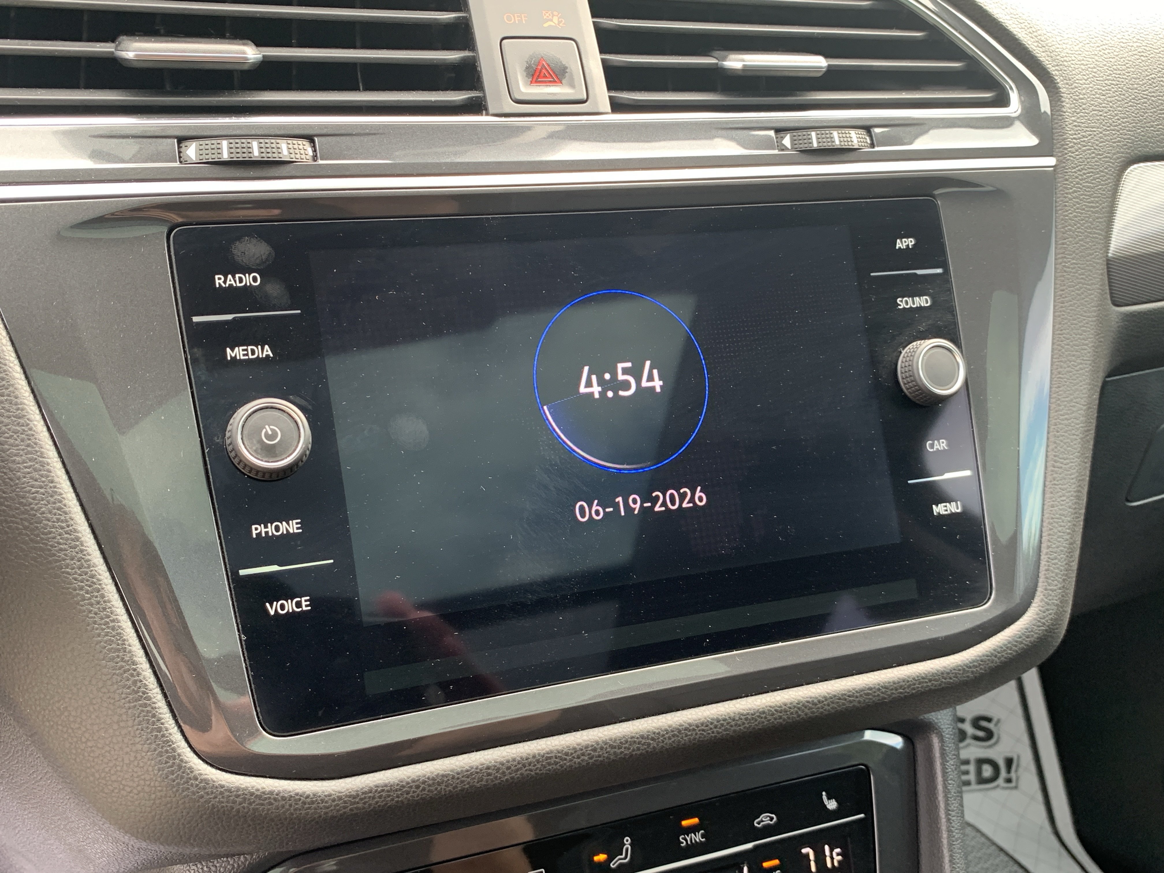 Used 2023 Volkswagen Tiguan SE w/ Panoramic Sunroof Package FWD image 19