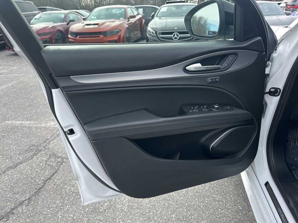 Used 2022 Alfa Romeo Stelvio Veloce image 33