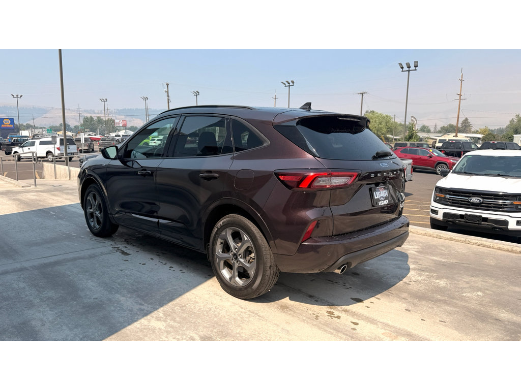 Used 2023 Ford Escape ST-Line w/ Tech Pack #1 AWD/4WD image 5