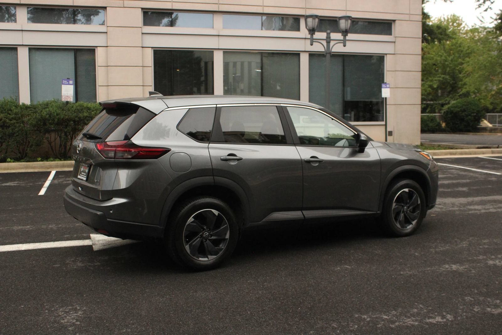 Used 2025 Nissan Rogue SV AWD/4WD image 7