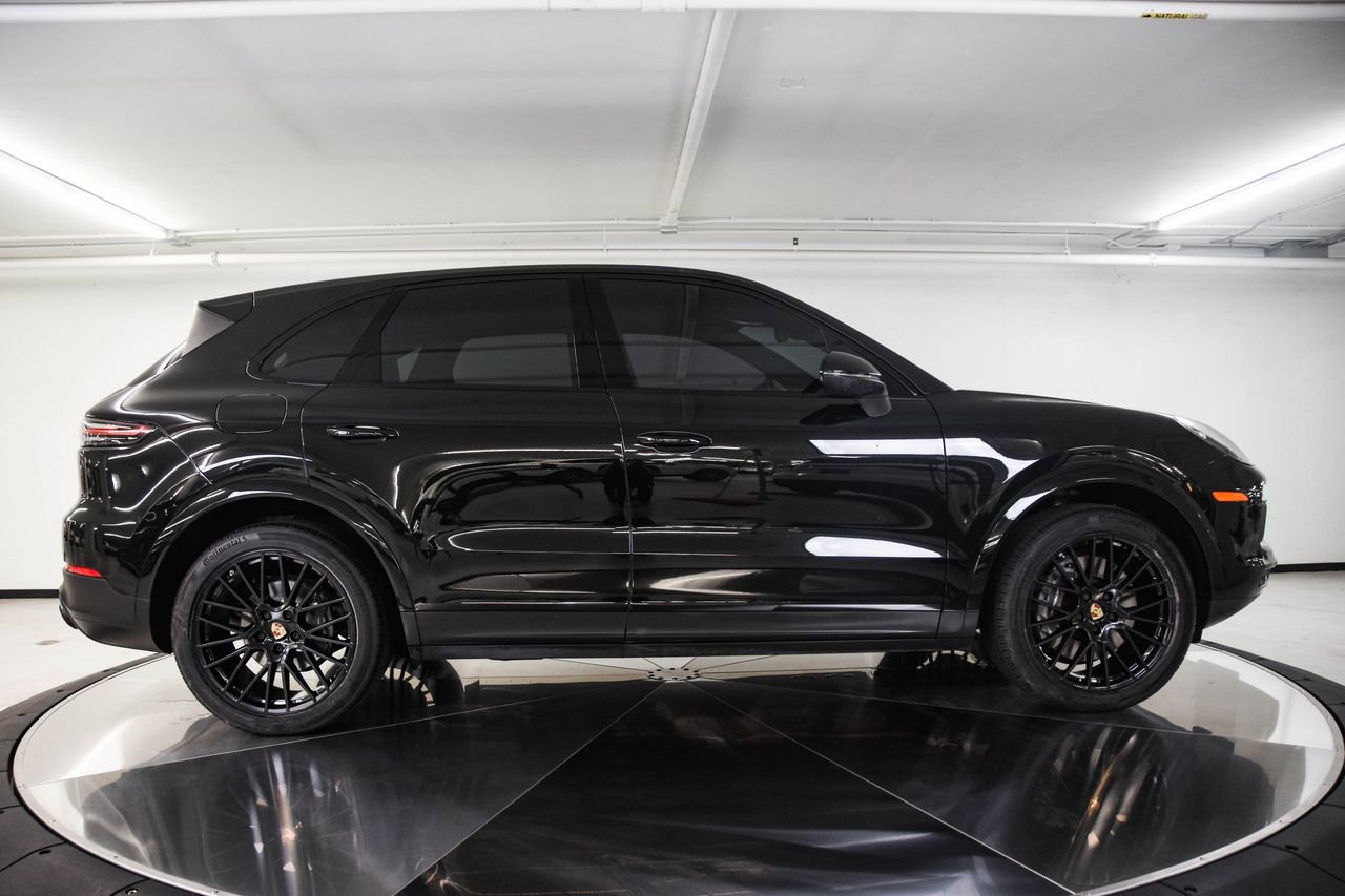 Certified 2023 Porsche Cayenne Platinum Edition image 8
