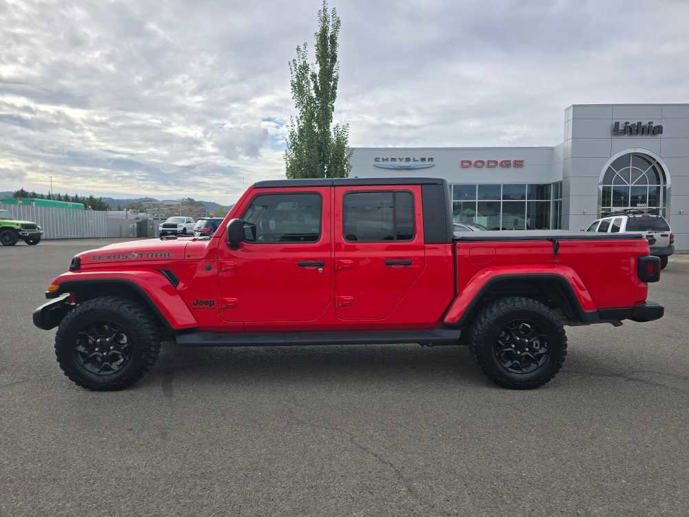Used 2023 Jeep Gladiator Sport image 2
