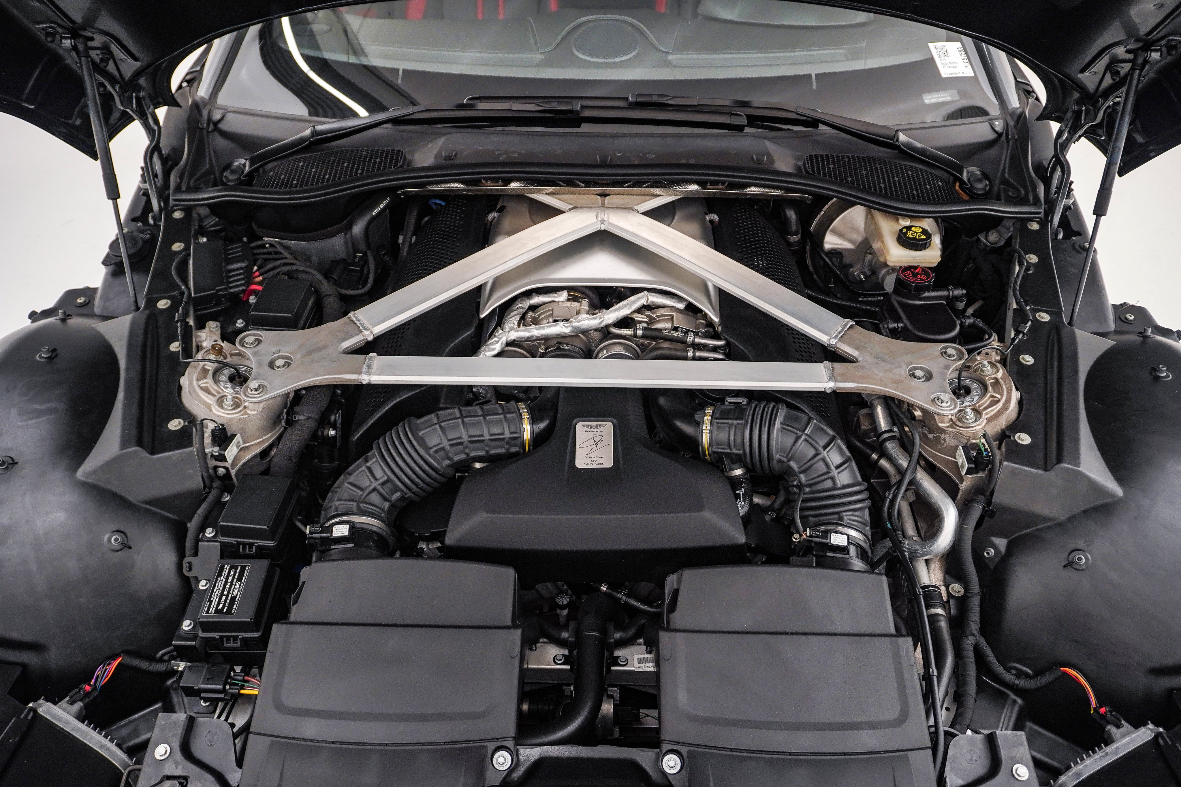 Used 2019 Aston Martin V8 Vantage Coupe RWD image 33