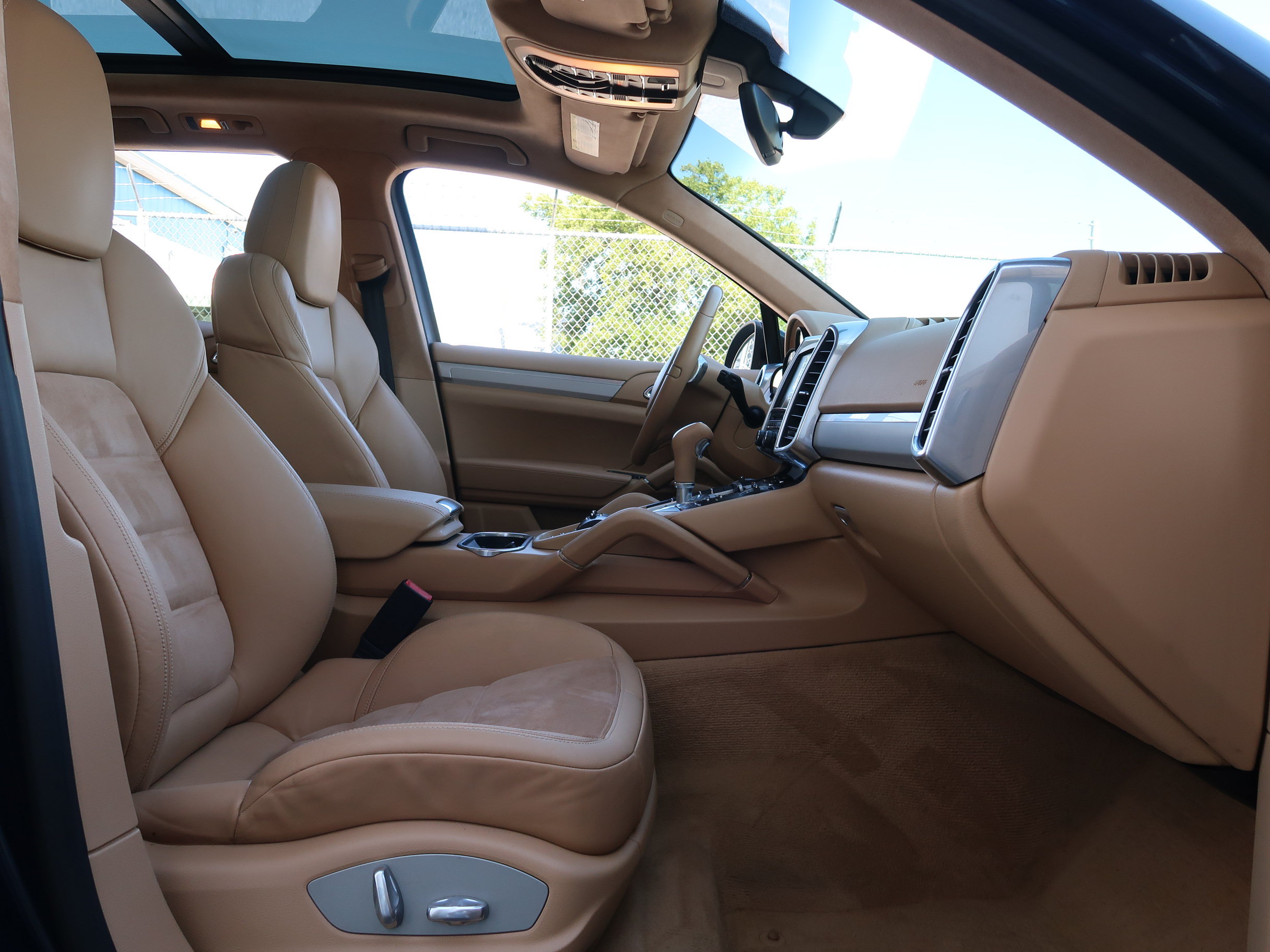 Used 2014 Porsche Cayenne GTS AWD/4WD image 29