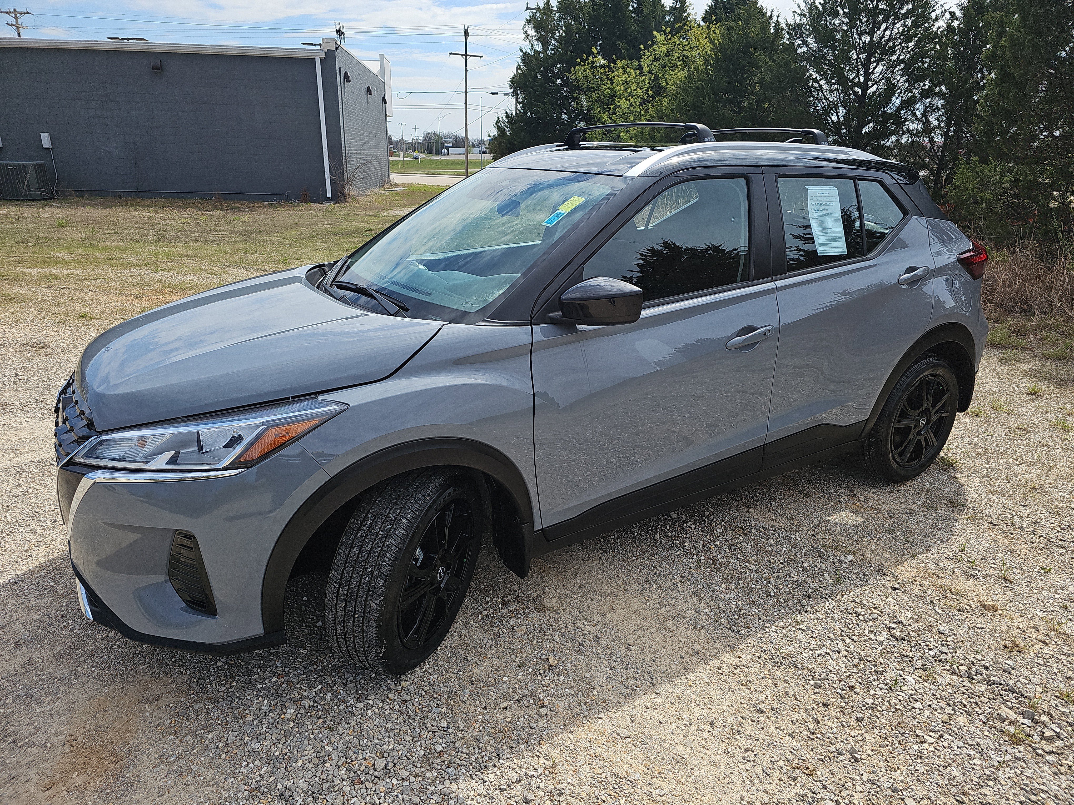 Used 2024 Nissan Kicks SV w/ Exterior Package image 8