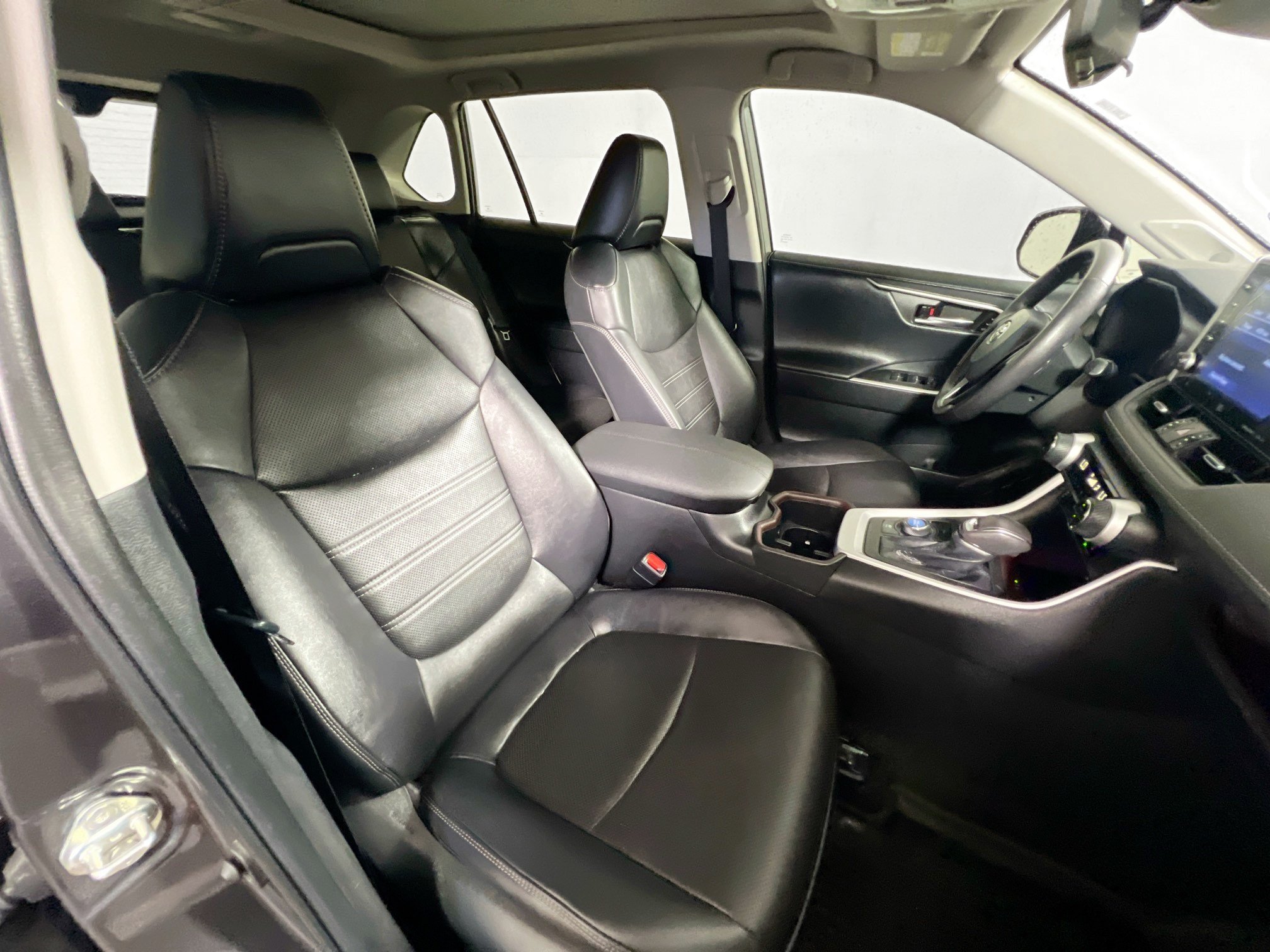 Used 2022 Toyota RAV4 Limited AWD/4WD image 30