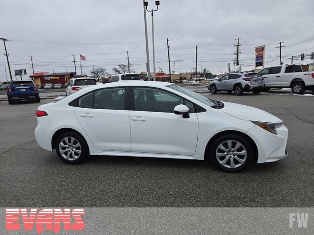 Used 2021 Toyota Corolla LE image 2