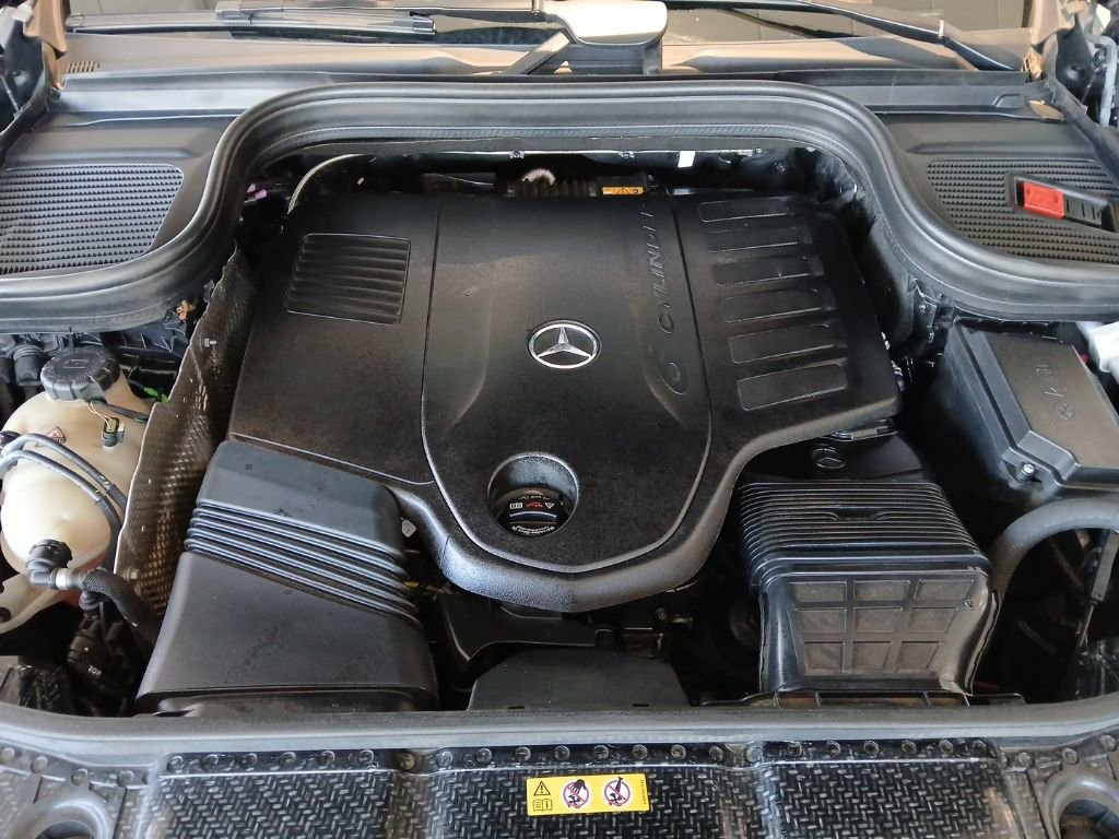 Used 2024 Mercedes-Benz GLS 450 4MATIC image 17