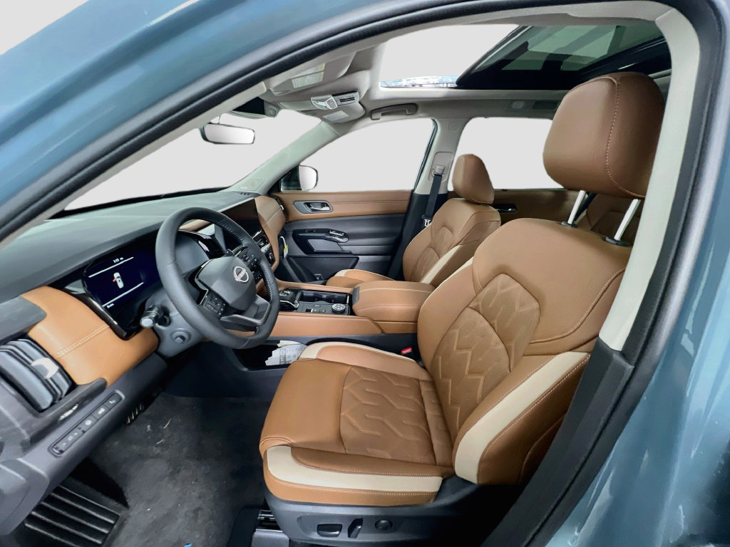 New 2026 Nissan Pathfinder Platinum AWD/4WD image 19