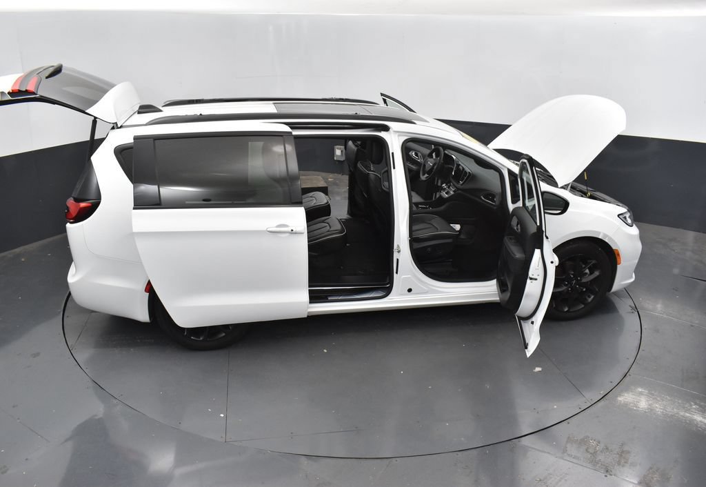 Used 2025 Chrysler Pacifica Limited FWD image 56