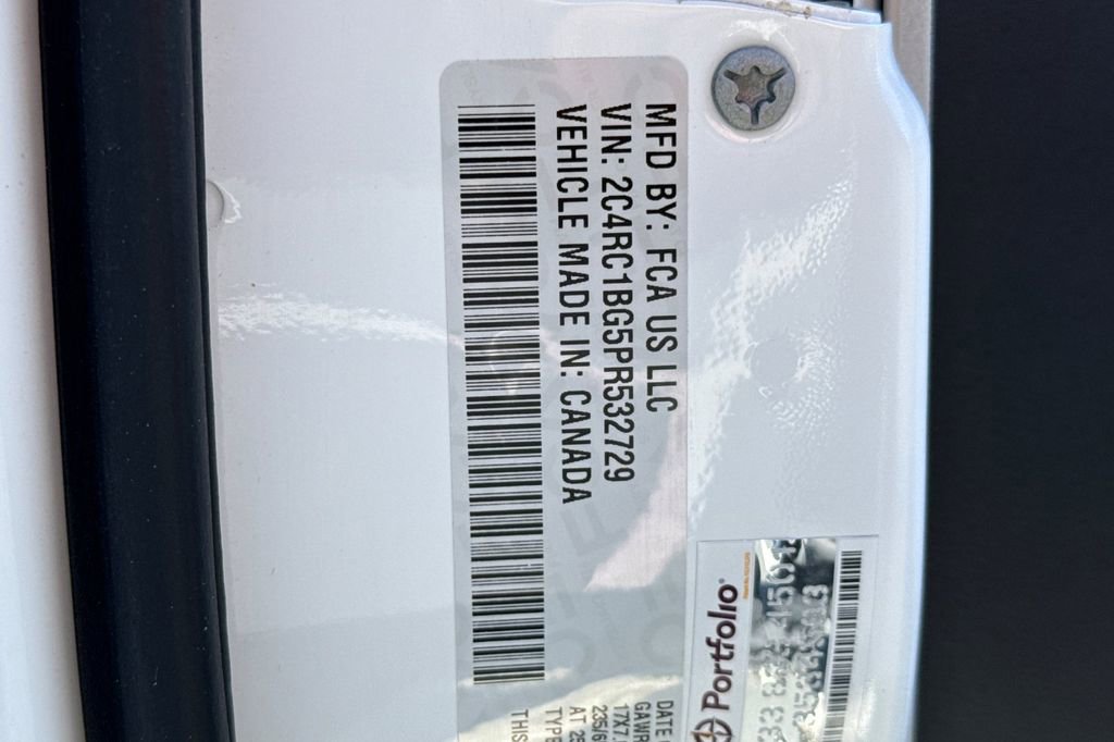 Used 2023 Chrysler Pacifica Touring-L FWD image 41
