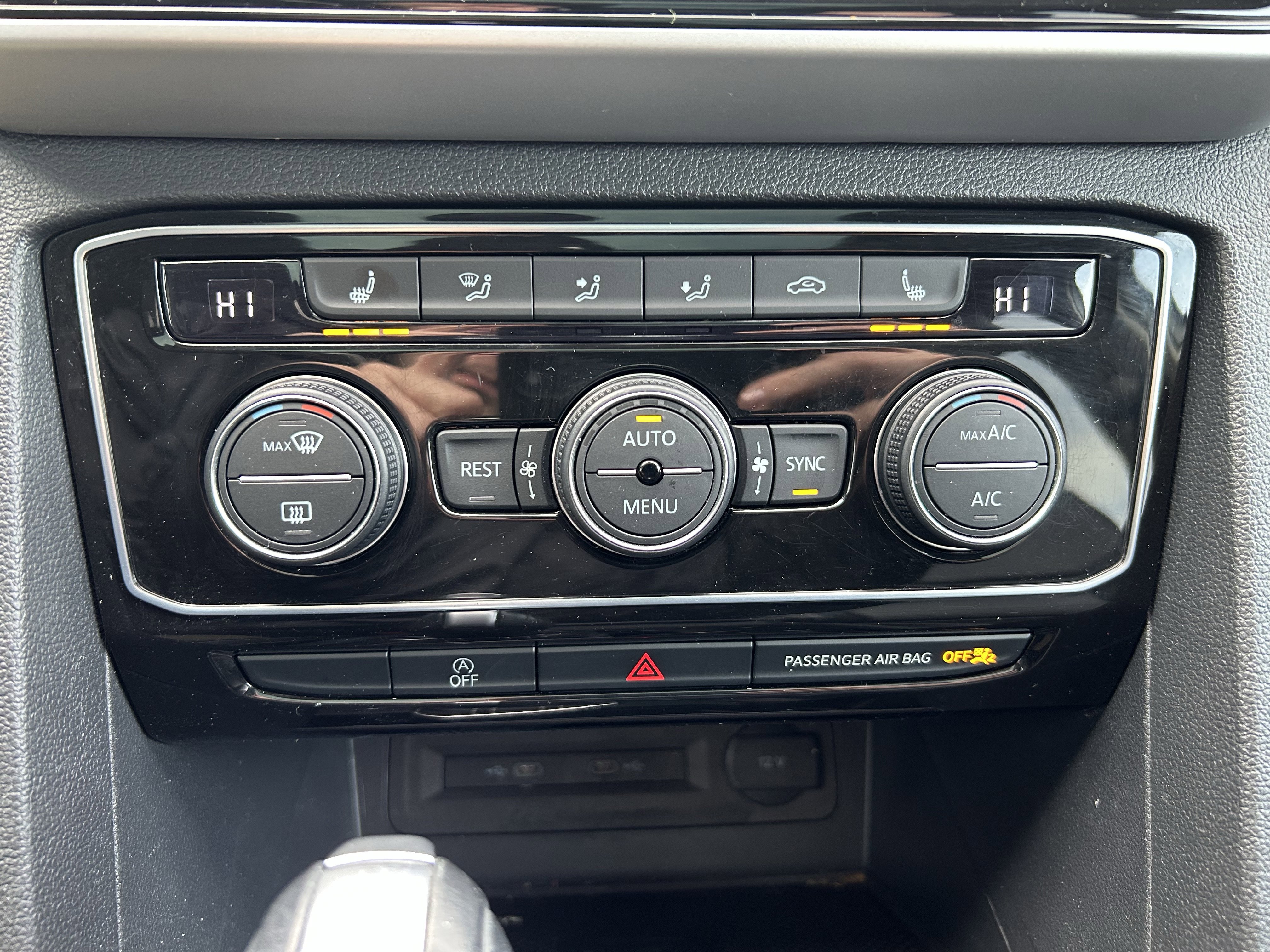 Certified 2023 Volkswagen Atlas SE w/ Panoramic Sunroof Package image 14