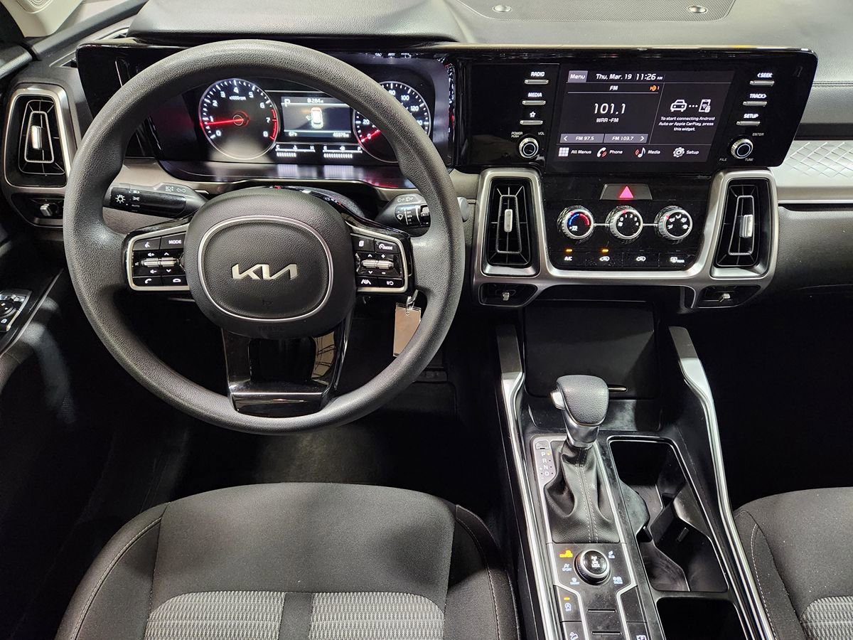 Used 2023 Kia Sorento LX image 48