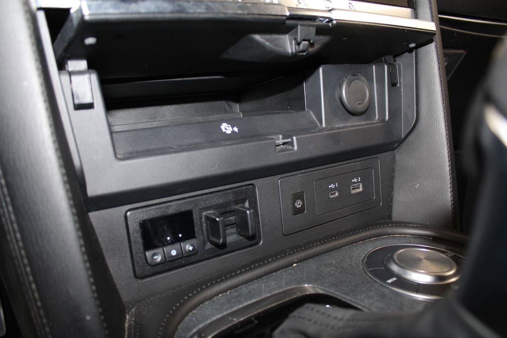 Used 2024 Nissan Armada SV image 53