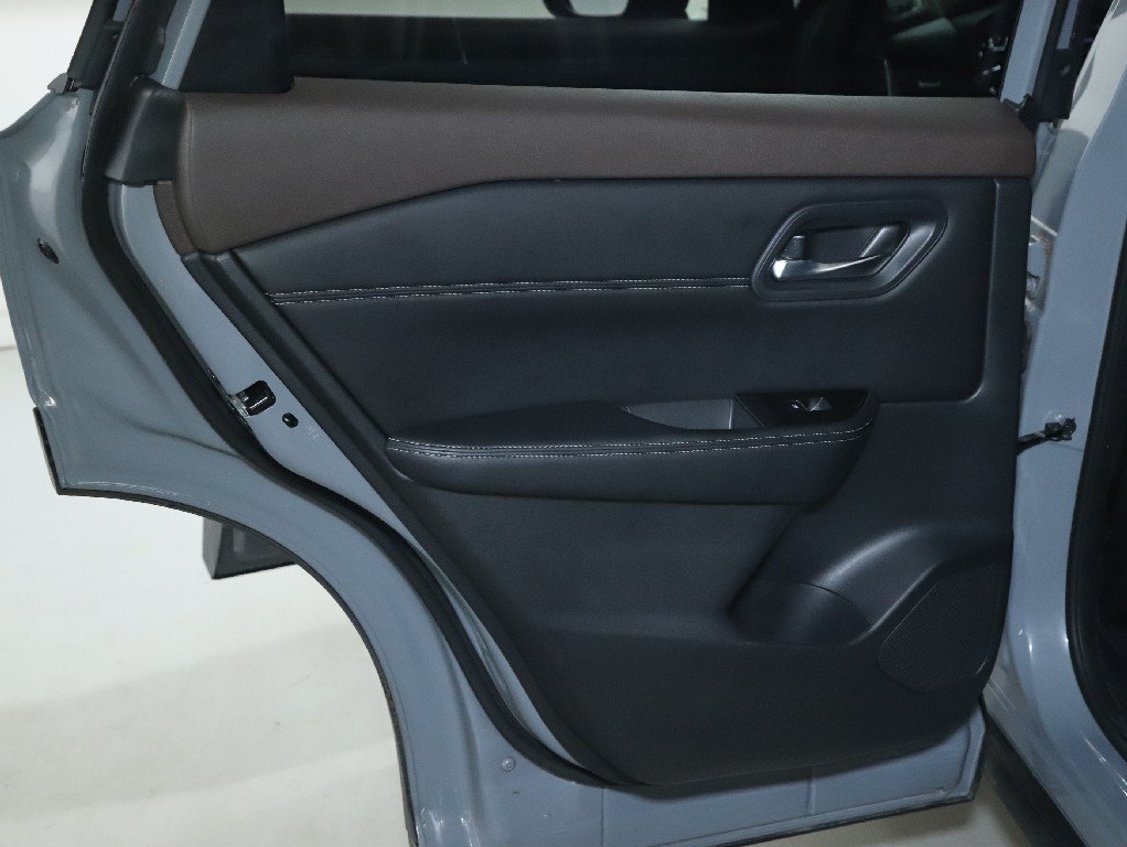 Used 2023 Nissan Rogue SL AWD/4WD image 13