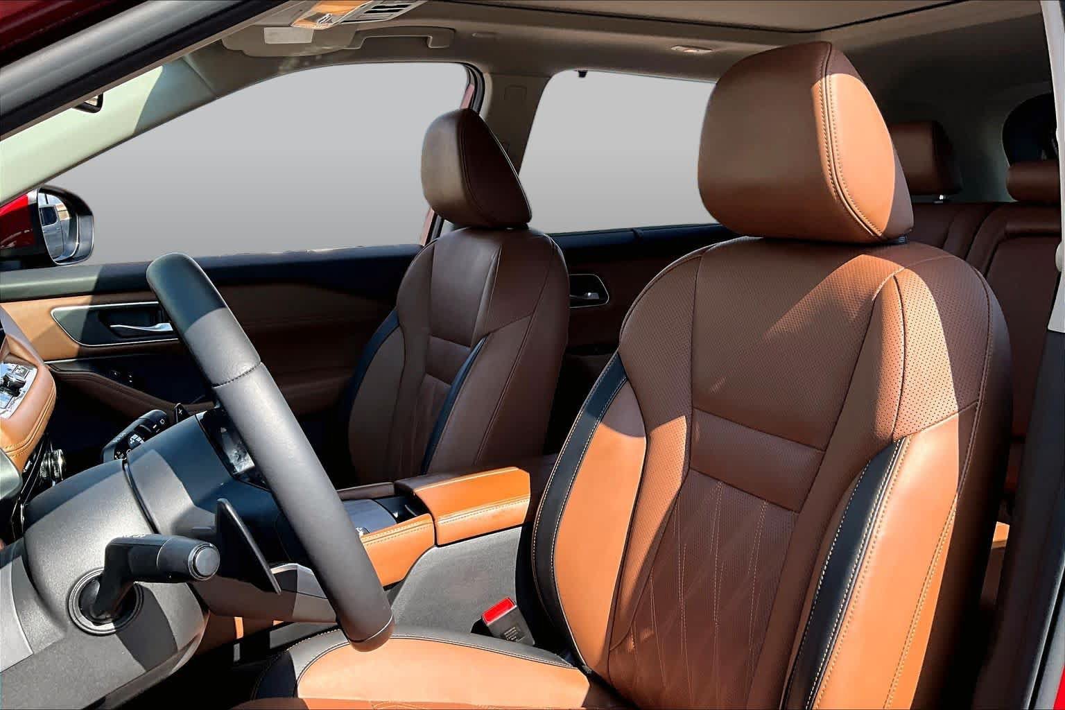 Used 2024 Nissan Rogue Platinum w/ Platinum Premium Package FWD image 8
