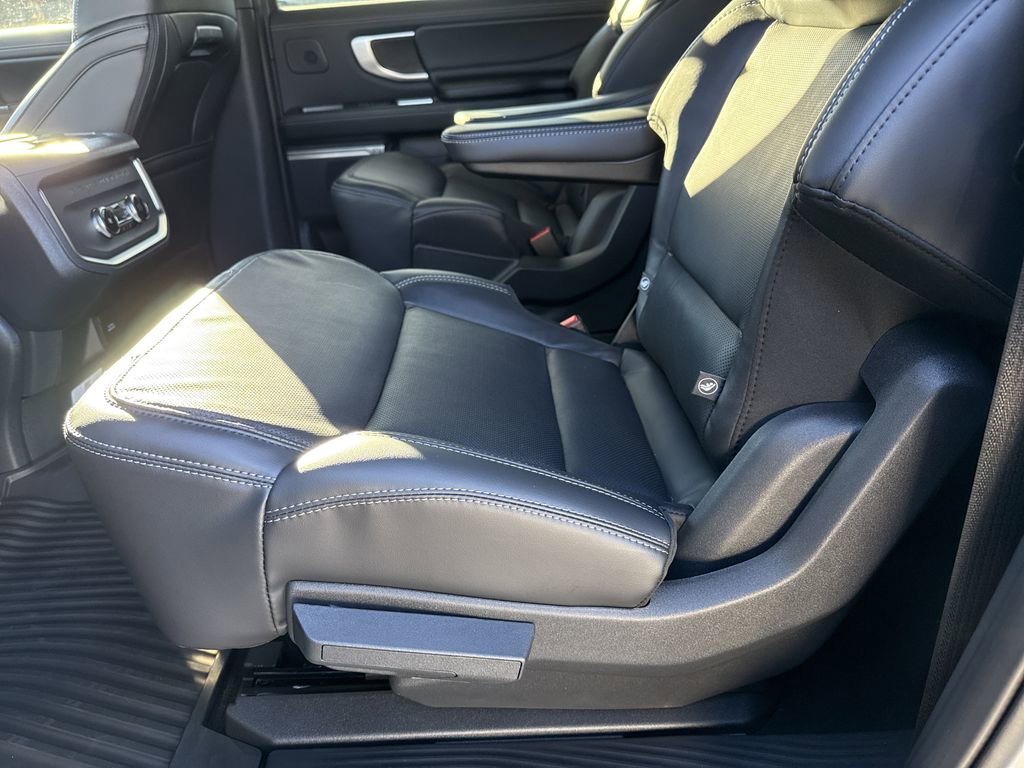 New 2025 Ford Expedition Max Platinum w/ Stealth Performance Package image 23