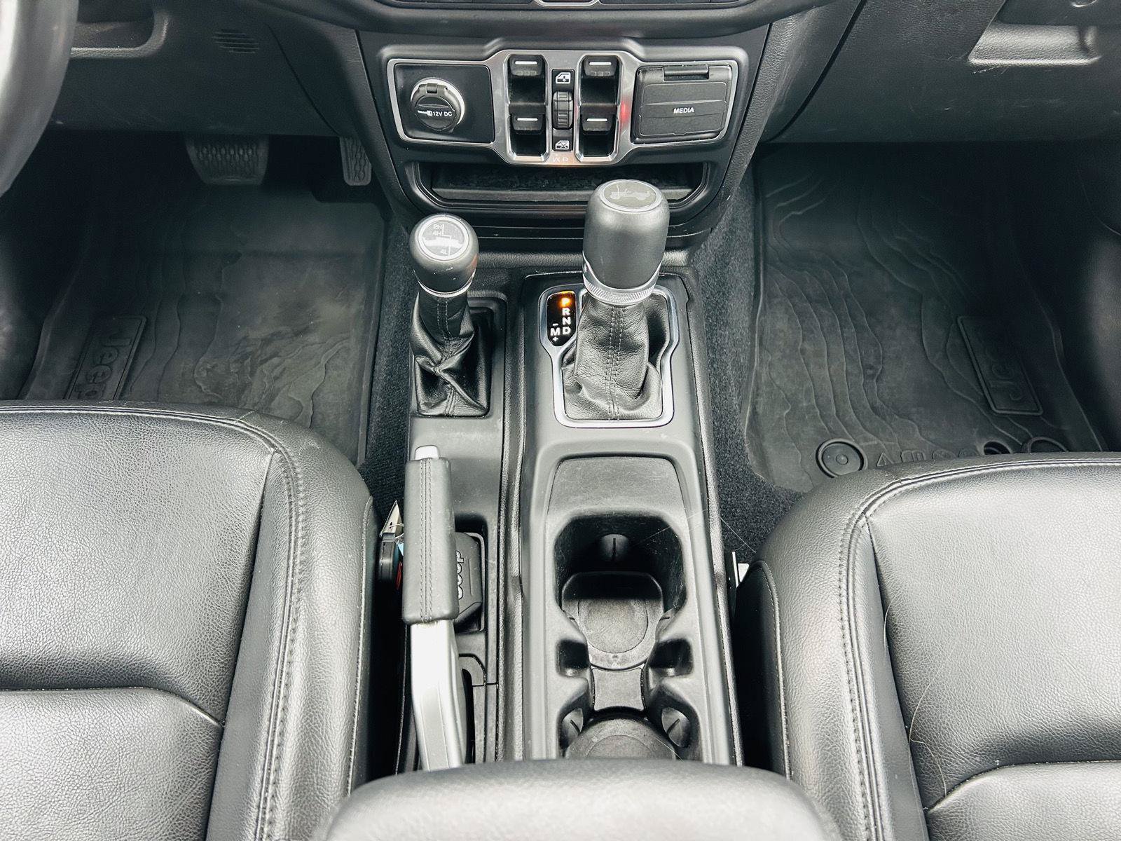 Used 2022 Jeep Wrangler Unlimited Sahara AWD/4WD image 18