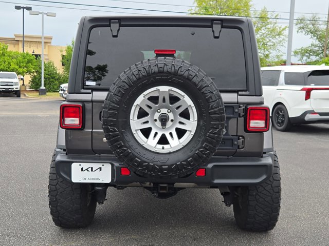 Used 2018 Jeep Wrangler Unlimited Sahara w/ Cold Weather Group AWD/4WD image 6