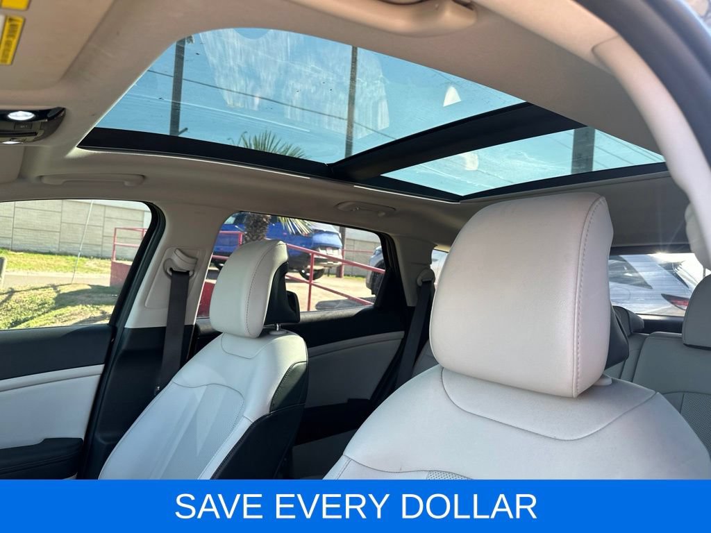 Used 2025 Kia Sportage EX w/ Premium Package FWD image 11