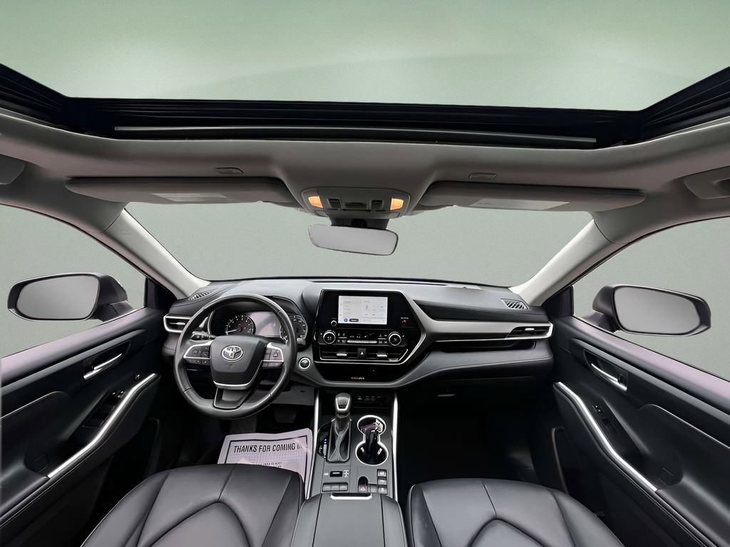 Used 2025 Toyota Highlander XLE image 15