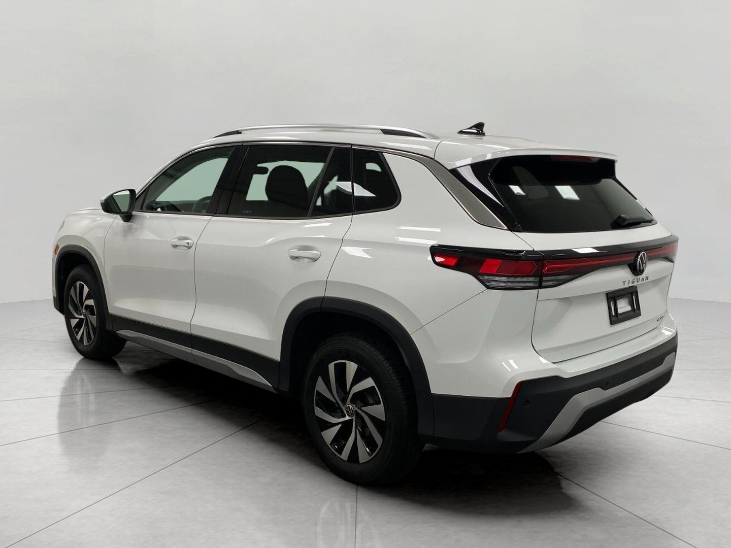 Used 2026 Volkswagen Tiguan S AWD/4WD image 6