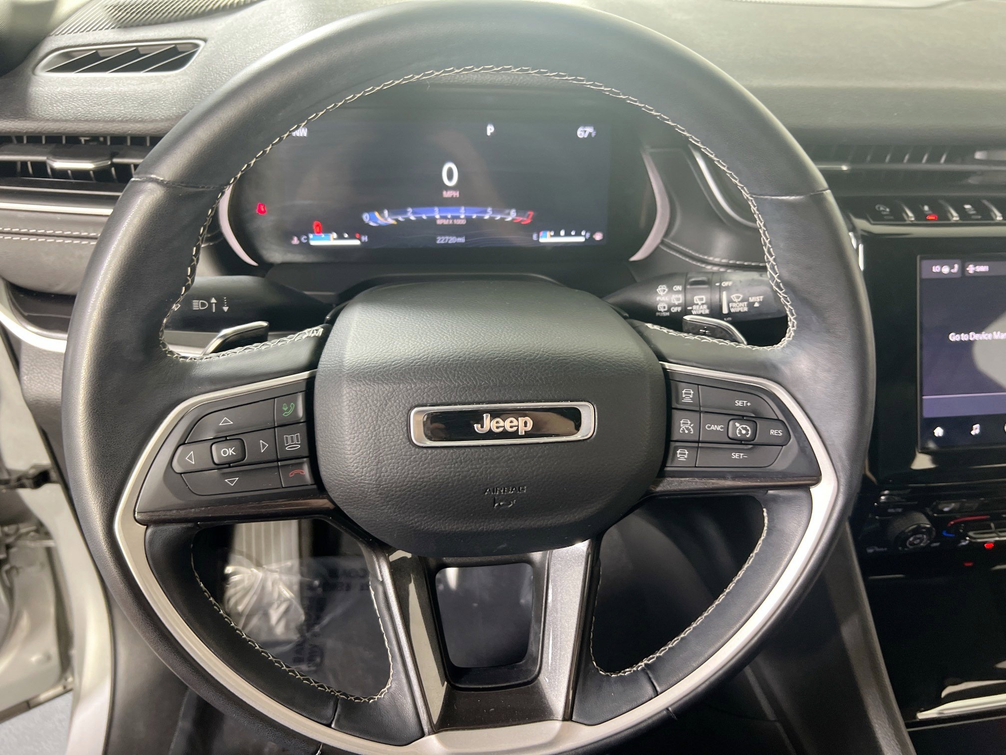 Used 2022 Jeep Grand Cherokee Altitude image 11