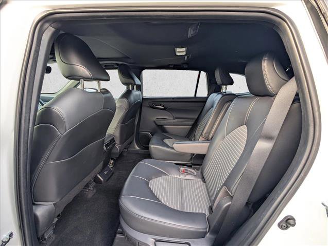 Used 2023 Toyota Highlander XSE image 18