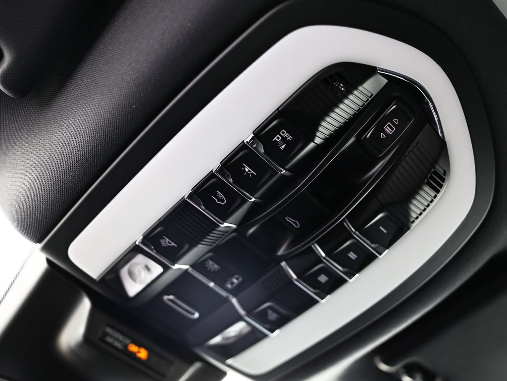 New 2026 Porsche Macan AWD/4WD image 40